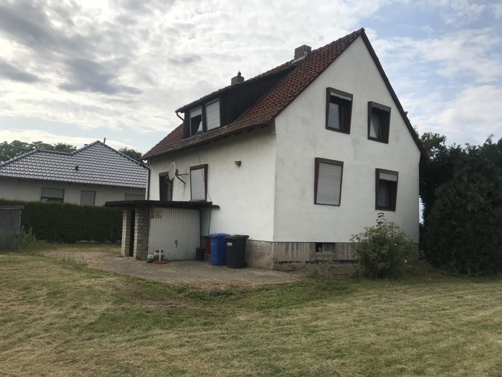 Freistehendes, einfaches Einfamilienhaus Freistehendes, einfaches Einfamilienhaus