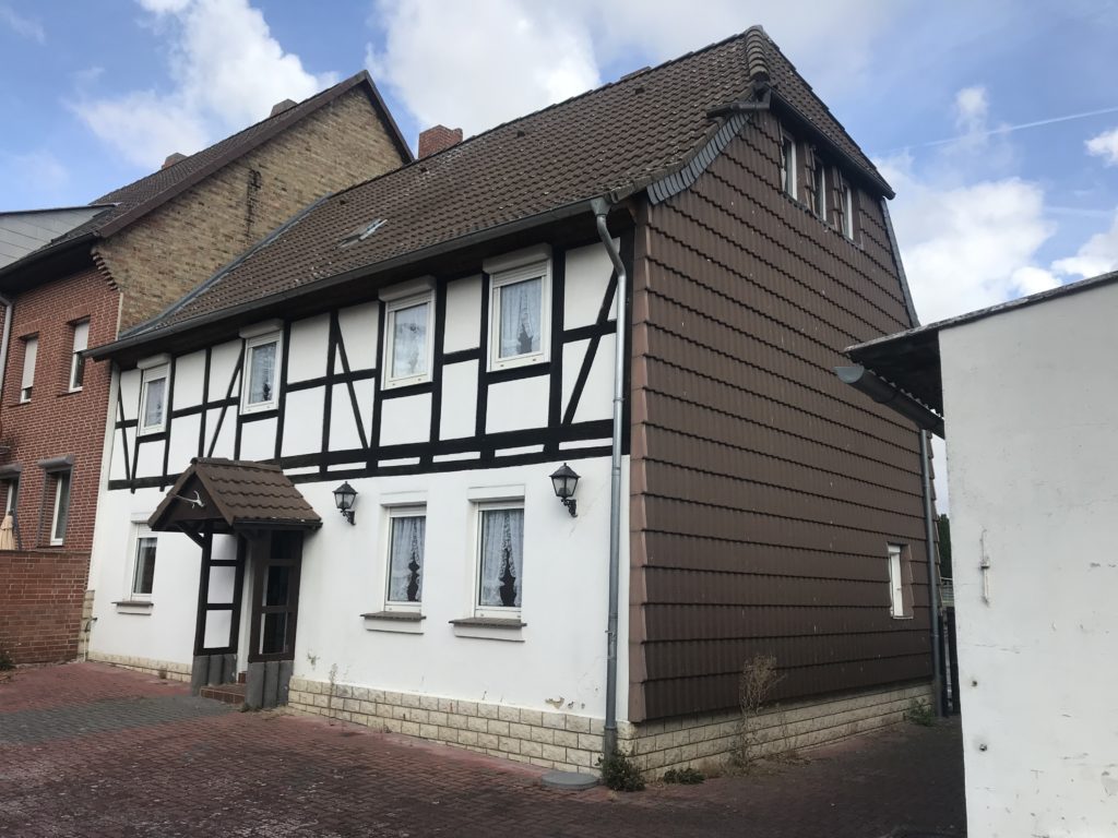 Fachwerkhaus mit Garage und ausgebautem Nebengebäude in Esbeck Fachwerkhaus mit Garage und ausgebautem Nebengebäude in Esbeck