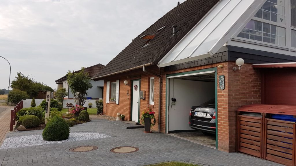 Sehr gepflegtes, freistehendes Einfamilienhaus mit Garage und 2 Wintergärten Sehr gepflegtes, freistehendes Einfamilienhaus mit Garage und 2 Wintergärten