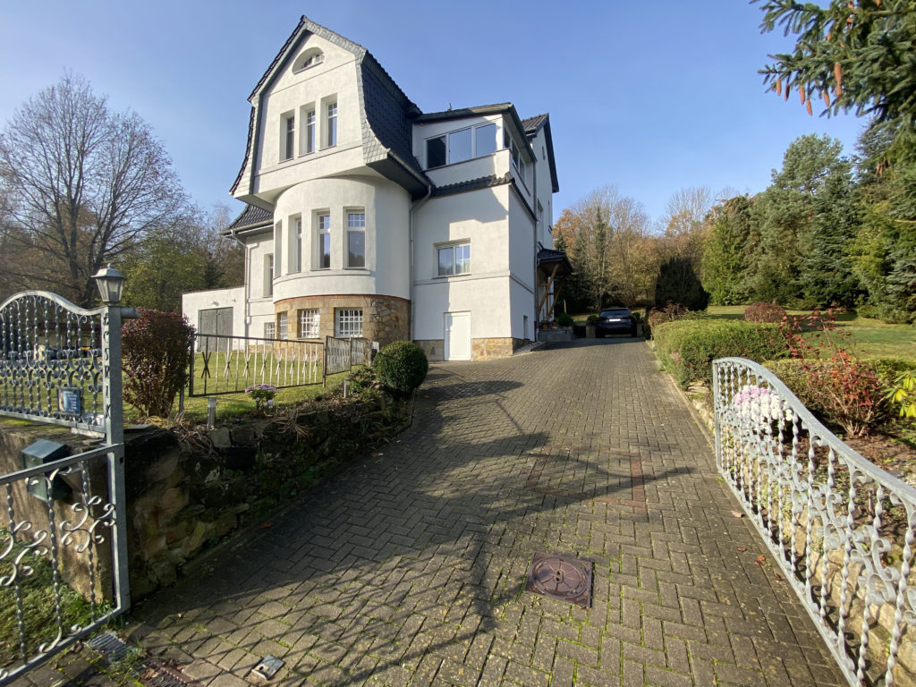 Wunderschönes, herrschaftliches Mehrfamilienhaus in ruhig gelegener Waldrandlage Wunderschönes, herrschaftliches Mehrfamilienhaus in ruhig gelegener Waldrandlage
