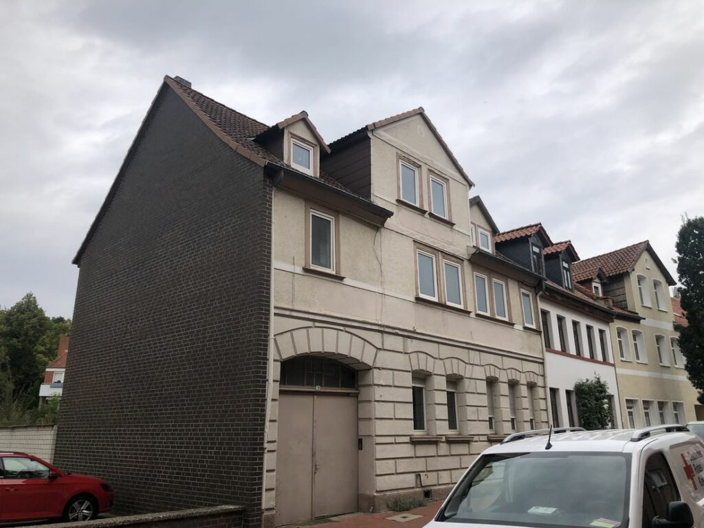Bereits entkerntes Einfamilienhaus mit Nebengelass (Citylage) Bereits entkerntes Einfamilienhaus mit Nebengelass (Citylage)