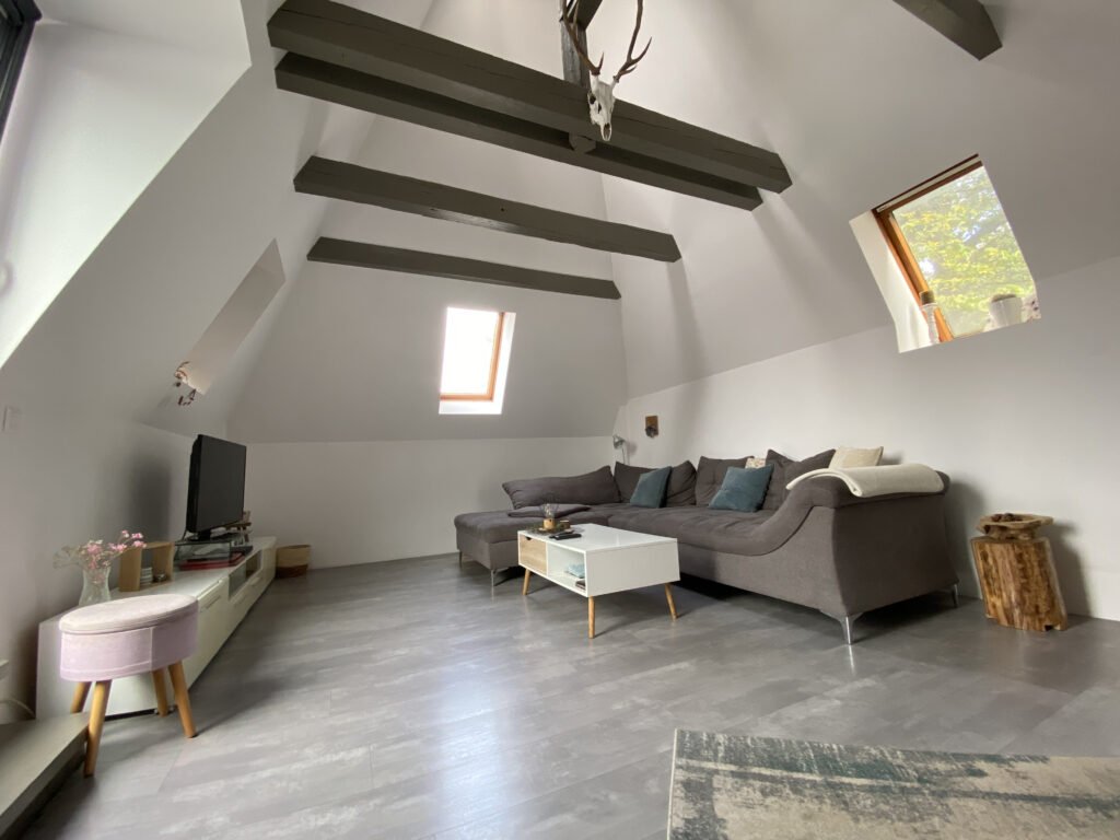 Moderne Maisonette Wohnung mit Dachterrasse in zentraler Wohnlage Moderne Maisonette Wohnung mit Dachterrasse in zentraler Wohnlage