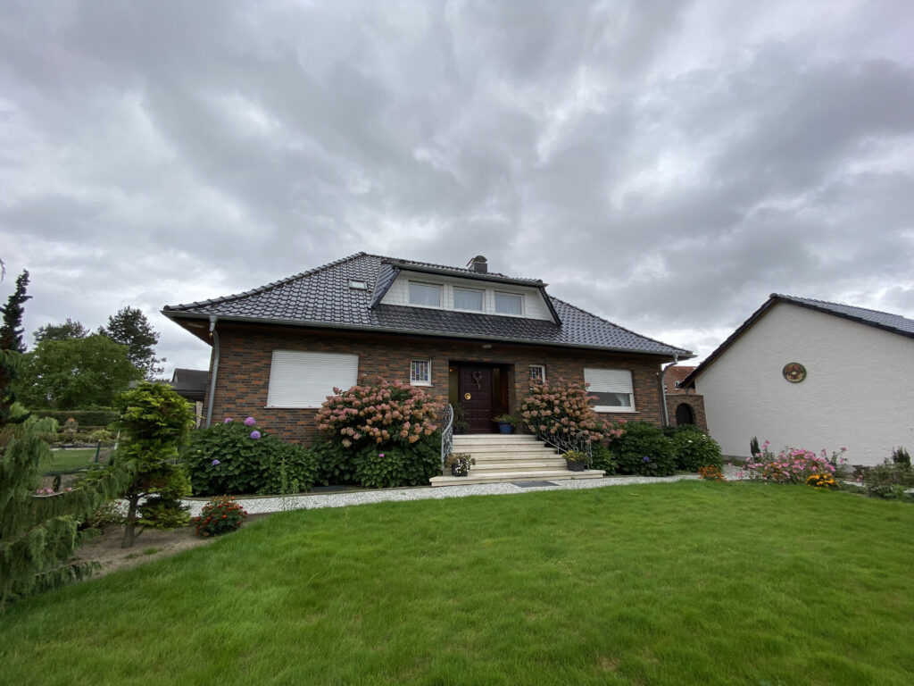 RESERVIERT * Attraktiver Einfamilien-Bungalow mit ausgebauten Dachgeschoss, Doppelgarage und Carport in Meinkot RESERVIERT * Attraktiver Einfamilien-Bungalow mit ausgebauten Dachgeschoss, Doppelgarage und Carport in Meinkot