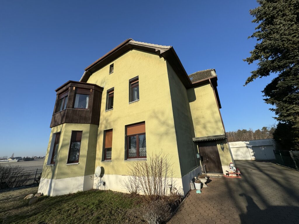 Ideale Kapitalanlage! Vermietetes Mehrfamilienhaus mit vier Garagen in Helmstedt OT Emmerstedt