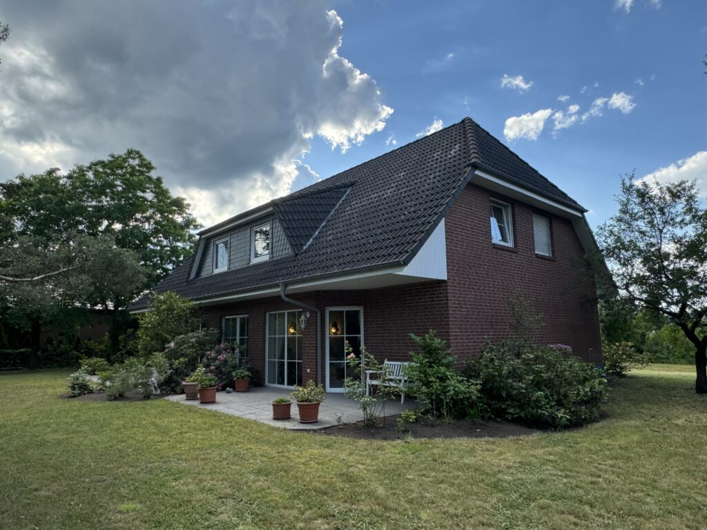 Schönes Ein- bis Zweifamilienhaus mit großem Grundstück in sehr ruhiger Wohnlage – Gifhorn