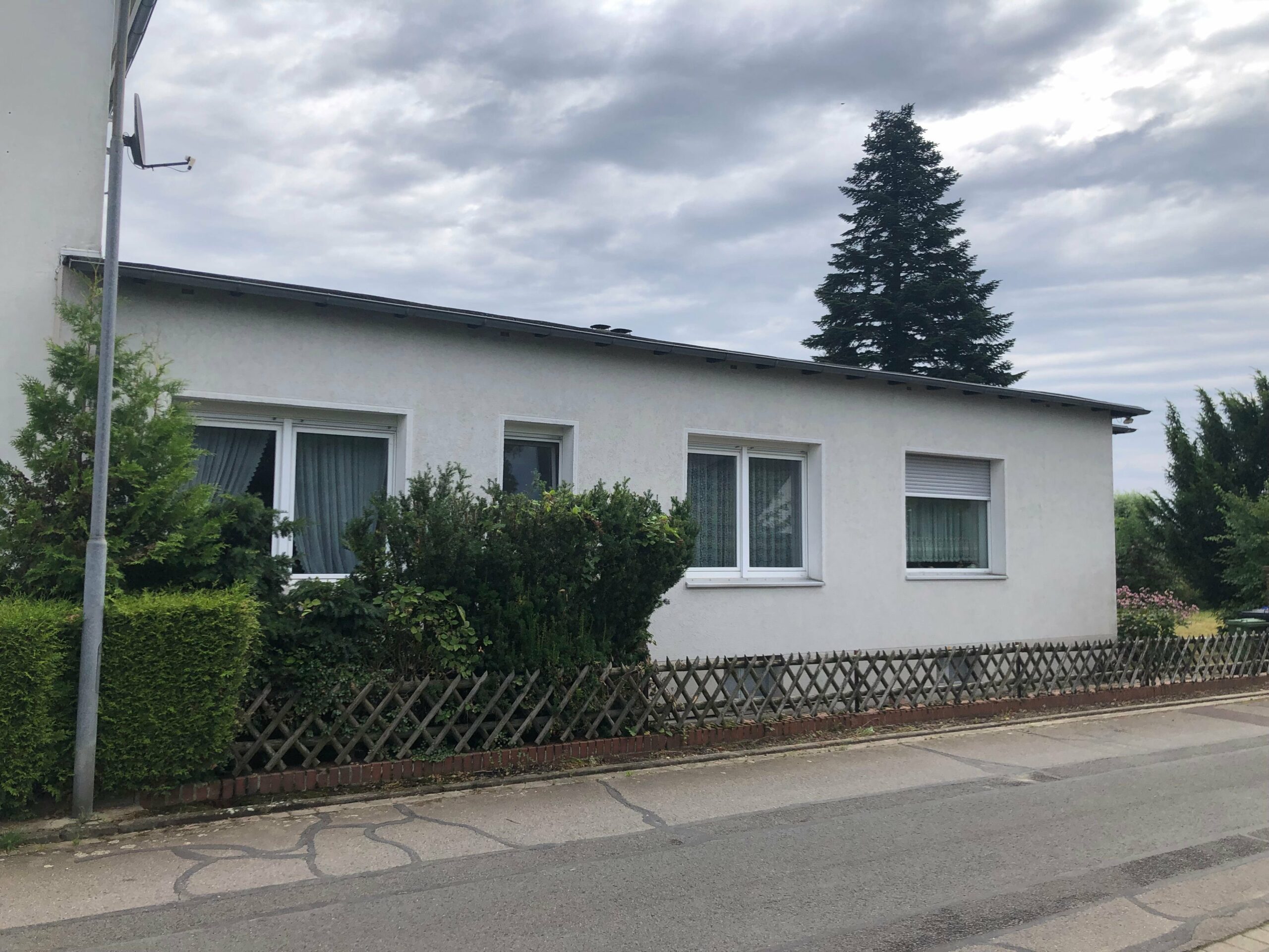 Großer Bungalow mit Garage in Mariental