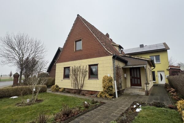 Top-Immobilienangebot in Frellstedt – Grundstück mit zwei Einfamilienhäusern
