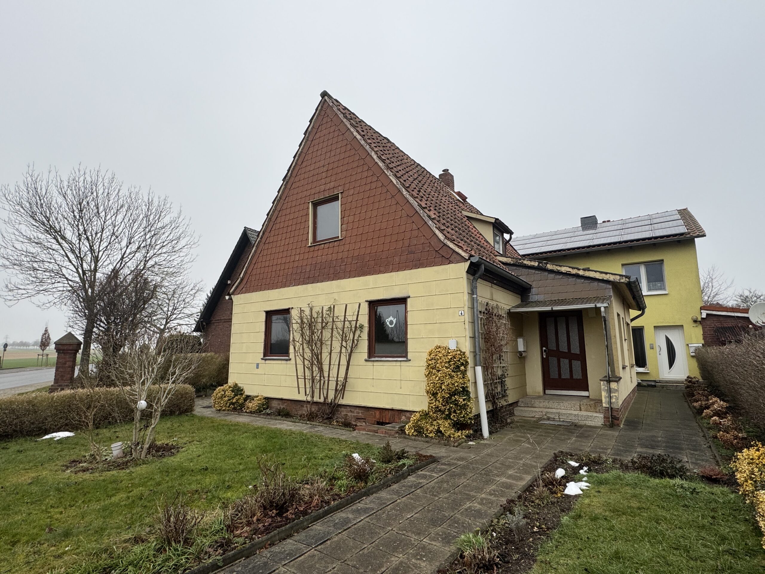 Top-Immobilienangebot in Frellstedt – Grundstück mit zwei Einfamilienhäusern