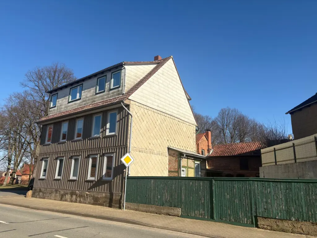 3-Familienhaus mit großer Garage und großer Werkstatt u.v.m. 3-Familienhaus mit großer Garage und großer Werkstatt u.v.m.