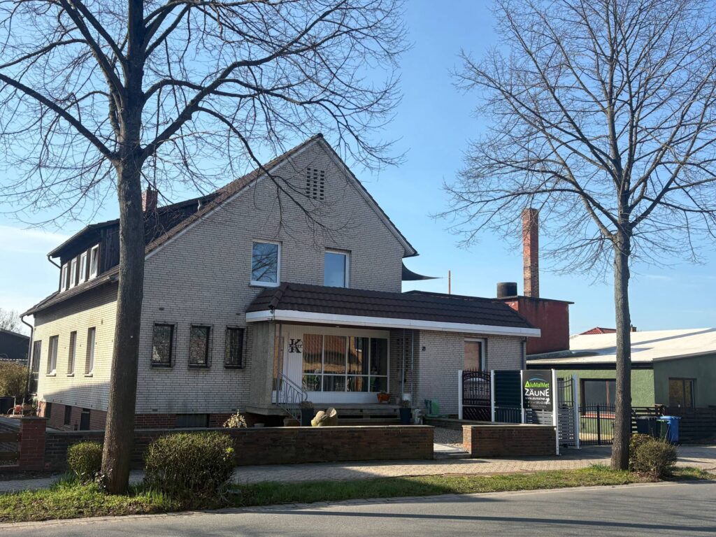 Großes Einfamilienhaus mit Vollkeller und Werkstatträumen Großes Einfamilienhaus mit Vollkeller und Werkstatträumen