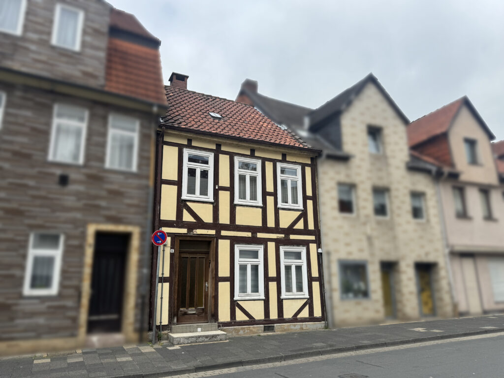 Einfamilien-Reihenhaus in Helmstedt – Garten und Nebengebäude u. v. m… Einfamilien-Reihenhaus in Helmstedt – Garten und Nebengebäude u. v. m…