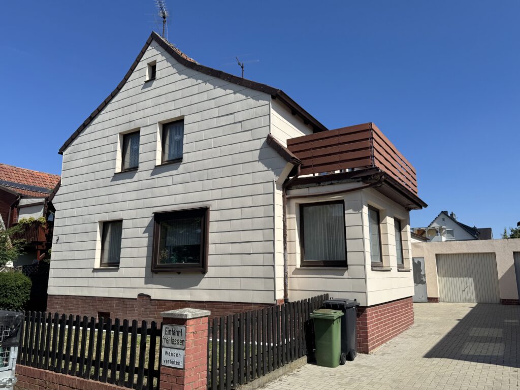 Freistehendes Einfamilienhaus mit Garage und Garten in familienfreundlicher Lage Freistehendes Einfamilienhaus mit Garage und Garten in familienfreundlicher Lage