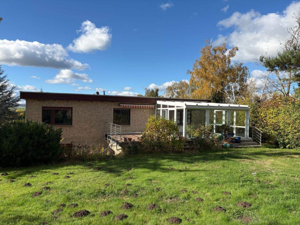 Großer Bungalow mit Einliegerwohnung & Wintergärten – ideal für 2 Generationen!