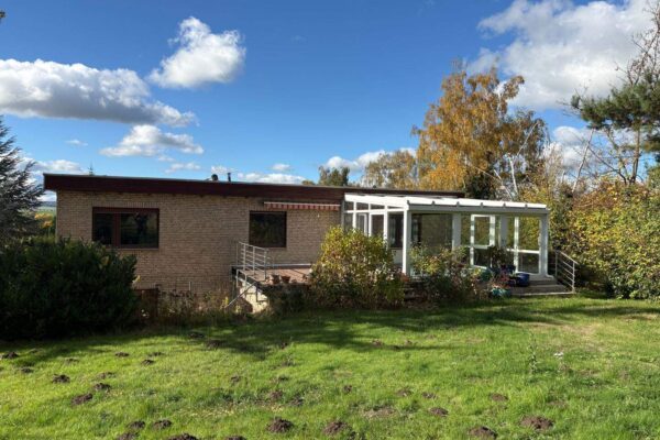 Großer Bungalow mit Einliegerwohnung & Wintergärten – ideal für 2 Generationen!